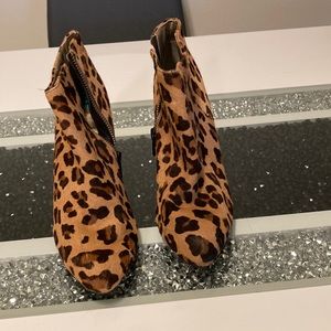 Adrienne Vittadini Size 8 calf hair ankle boots. No box never worn outside